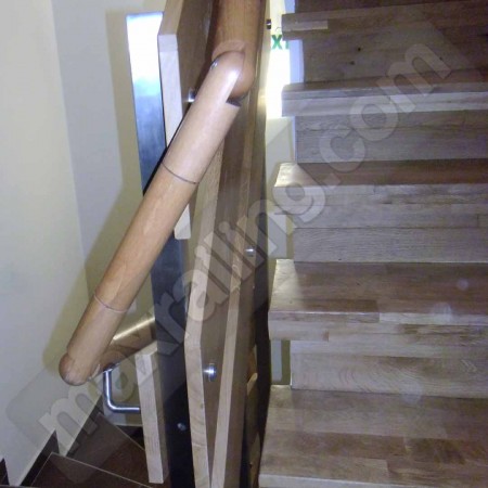 Парапет от инокс и дърво